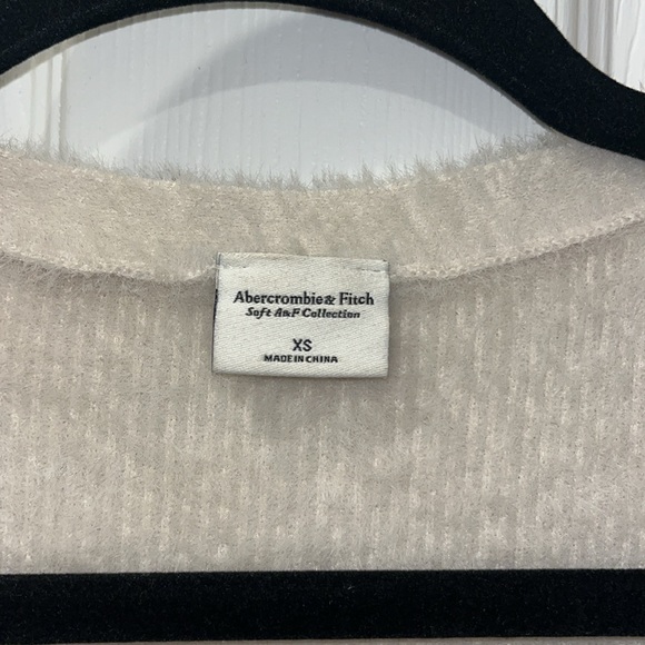 Abercrombie and Fitch Cream soft Cardigan - Picture 2 of 3